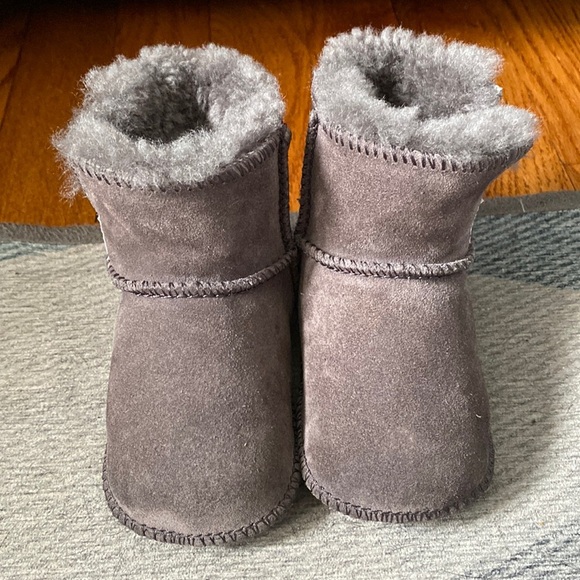 Infant Ugg Erin Bootie Style 5202 in Charcoal - Picture 1 of 8